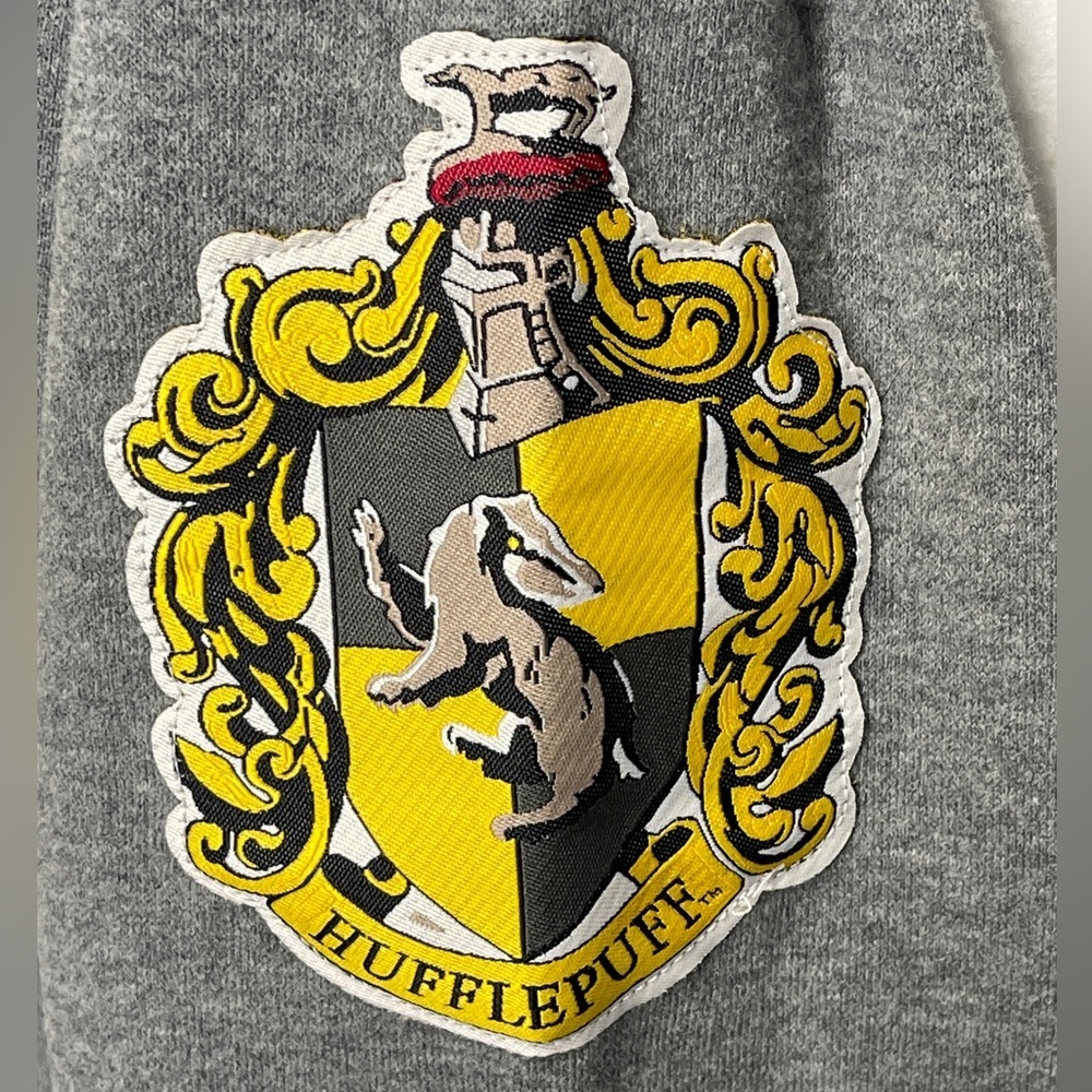 Universal Studios Wizarding World Harry Potter Hufflepuff Crewneck Sweatshirt - Picture 4 of 7